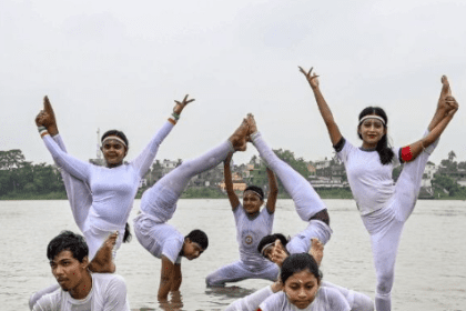 हुगली की लहरों पर योग का इतिहास रचेगा कोलकाता