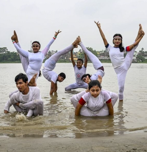 हुगली की लहरों पर योग का इतिहास रचेगा कोलकाता