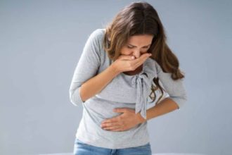 जी मिचलाने के घरेलू उपाय, Nausea Home Remedies, उल्टी रोकने के उपाय, मतली आने पर क्या करें, जी मचलने पर क्या रखें, जीभ के नीचे क्या रखें उल्टी रोकने के लिए, अदरक से मतली का इलाज, अदरक के फायदे, लौंग से जी मिचलाना दूर करें, सौंफ खाने के फायदे, सफर में उल्टी कैसे रोकें, Travel Sickness Remedies, Vomiting Control Tips,