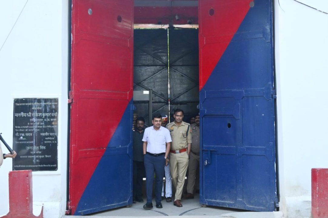 Barabanki News, Barabanki District Jail, डीएम ईशान प्रताप सिंह, एसपी अर्पित विजयवर्गीय, जिला कारागार बाराबंकी, Barabanki Jail News, CCTV Security, UP News, Barabanki Latest News, Jail Inspection News