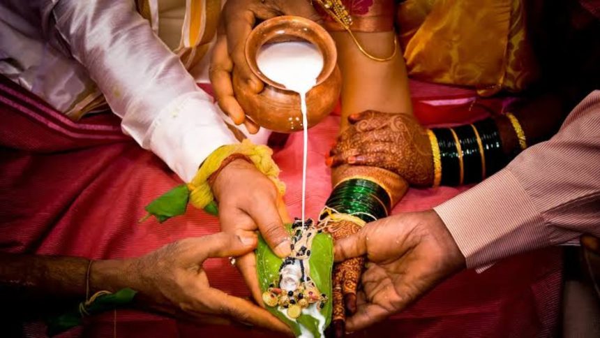 Kundali Matching for Marriage, Happy Married Life Astrology, 7th House in Horoscope Marriage, Shukra and Guru for Married Life, कुंडली में विवाह योग।