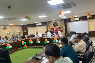बाराबंकी समाचार, Barabanki News, यूपी न्यूज़, DM ईशान प्रताप सिंह, नगर विकास विभाग, विकास परियोजनाएं, स्वच्छता अभियान, उत्तर प्रदेश प्रशासन