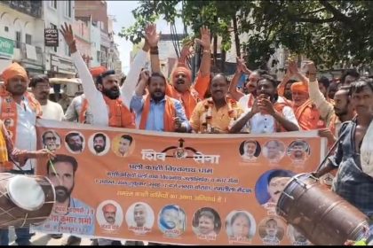 काशी विश्वनाथ मंदिर में शिवसेना की कारसेवा, जुलूस निकालकर किया जलाभिषेक