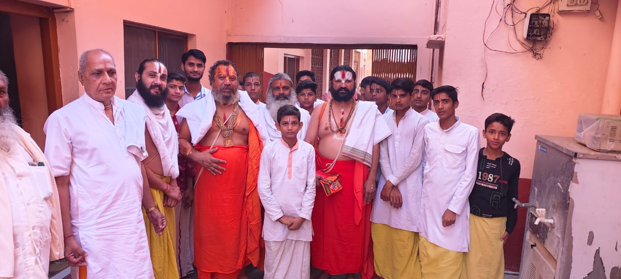 ‘समाज को बांटने वाली बहस से बचें’, सावन में मछली विवाद पर महंत एकनाथ की राजनीतिक दलों से अपील