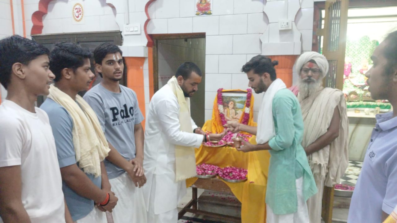 अयोध्या के श्रावण कुंज में धूमधाम से मनाई गई तुलसीदास जी की 529वीं जयंती