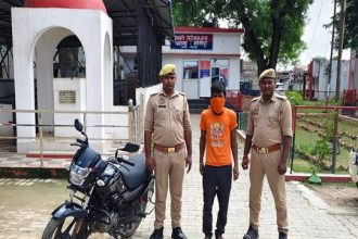 Bahraich News: चोरी की बाइक के साथ आरोपी गिरफ्तार, 1 हजार रुपये नकद बरामद