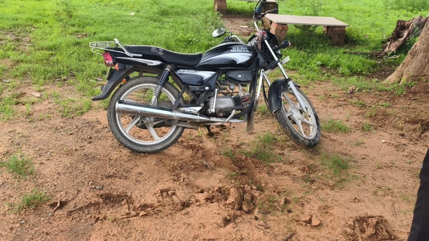 Sonbhadra News: चोपन के सिंदुरिया में चोरी, बाइक और जनरेटर का अल्टीनेटर ले गए चोर
