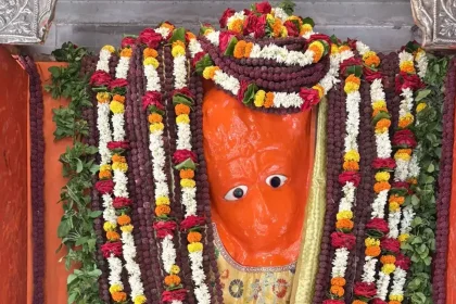 5100 रुद्राक्ष से हुआ अक्षयवट हनुमान का श्रृंगार, दर्शन को उमड़े भक्त
