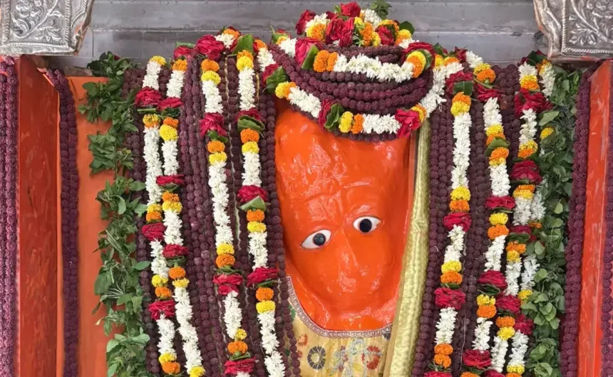 5100 रुद्राक्ष से हुआ अक्षयवट हनुमान का श्रृंगार, दर्शन को उमड़े भक्त