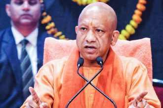 UP Schools: छात्रों की शिकायतों पर योगी सरकार सख्त, स्कूलों की कमियां दूर करने के निर्देश