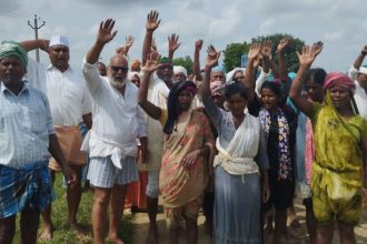पचखरी नहर में पानी की समस्या Chandauli Farmer Protest चंदौली किसान प्रदर्शन किसान यूनियन आंदोलन नहर में पानी की मांग UP Farmer News धान की रोपाई समस्या Chandauli Latest News उत्तर प्रदेश किसान आंदोलन सिंचाई विभाग की लापरवाही