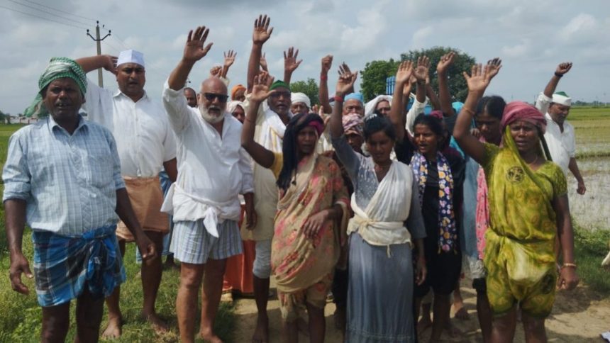 पचखरी नहर में पानी की समस्या Chandauli Farmer Protest चंदौली किसान प्रदर्शन किसान यूनियन आंदोलन नहर में पानी की मांग UP Farmer News धान की रोपाई समस्या Chandauli Latest News उत्तर प्रदेश किसान आंदोलन सिंचाई विभाग की लापरवाही