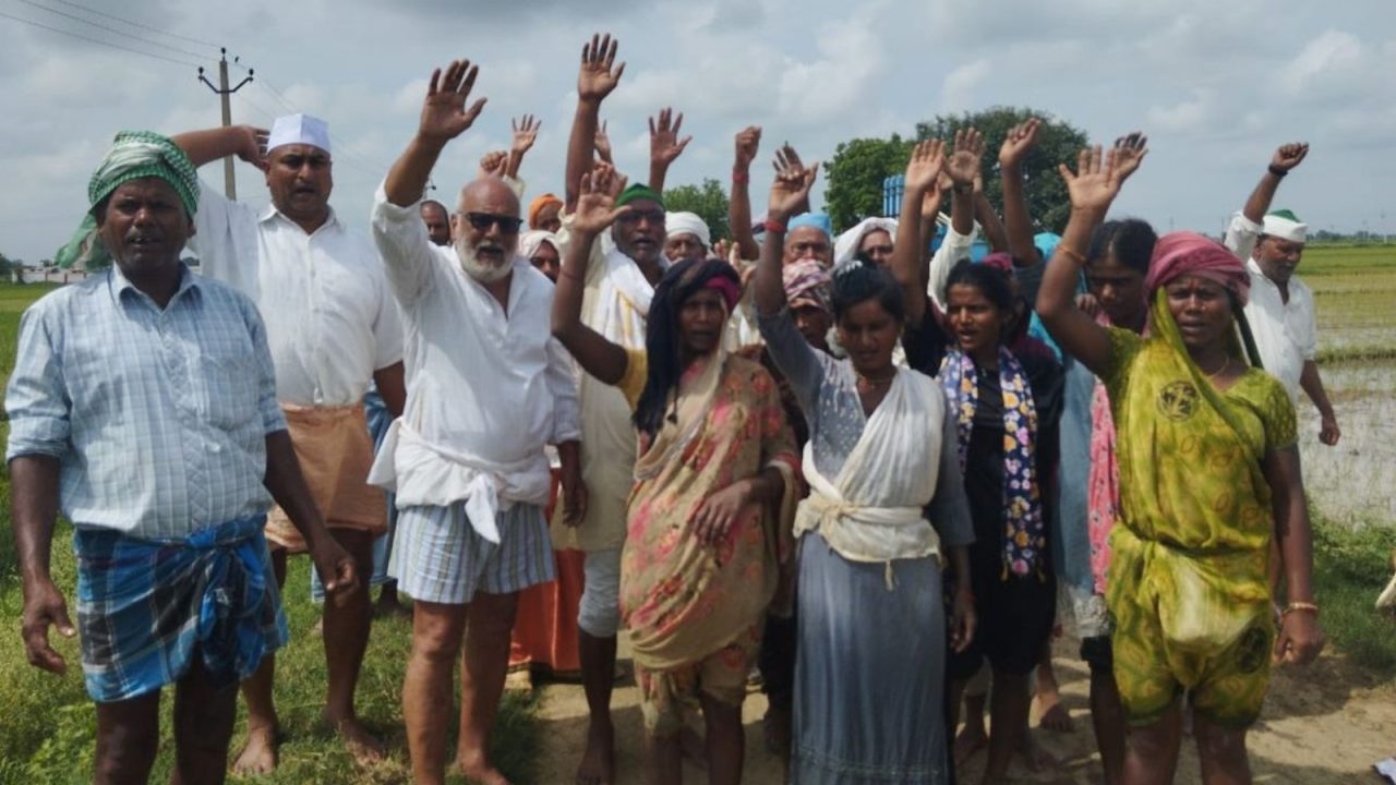 पचखरी नहर में पानी की समस्या Chandauli Farmer Protest चंदौली किसान प्रदर्शन किसान यूनियन आंदोलन नहर में पानी की मांग UP Farmer News धान की रोपाई समस्या Chandauli Latest News उत्तर प्रदेश किसान आंदोलन सिंचाई विभाग की लापरवाही