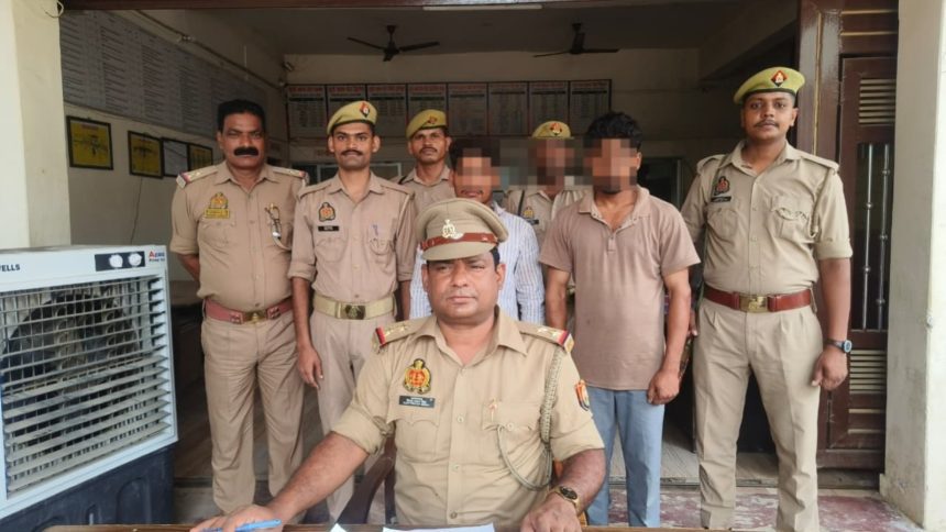 मुगलसराय पुलिस कार्रवाई Chandauli Crime News पुलिस टीम पर हमला सरकारी कार्य में बाधा मामला Mughalsarai News Chandauli Latest News UP Crime News पुलिस पर हमला आरोपी गिरफ्तार Uttar Pradesh Crime News चंदौली पुलिस खबर