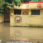 Barabanki Health News: स्वास्थ्य केंद्र में गंदगी का अंबार, बारिश में अंदर तक भर जाता है पानी