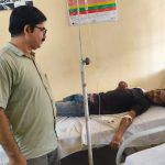 Auraiya News: सांप के साथ फोटो खिंचाना पड़ा भारी, युवक को हाथ में डसा; सीएचसी में इलाज जारी