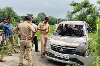 Barabanki News: चलती कार बनी आग का गोला, स्टाम्प वेंडर राजनारायण वर्मा की जिंदा जलकर मौत