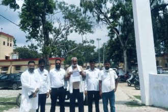 Shravasti News: राष्ट्रगान के अपमान के आरोप पर कांग्रेस का प्रदर्शन, FIR की मांग को लेकर थाने पहुंची