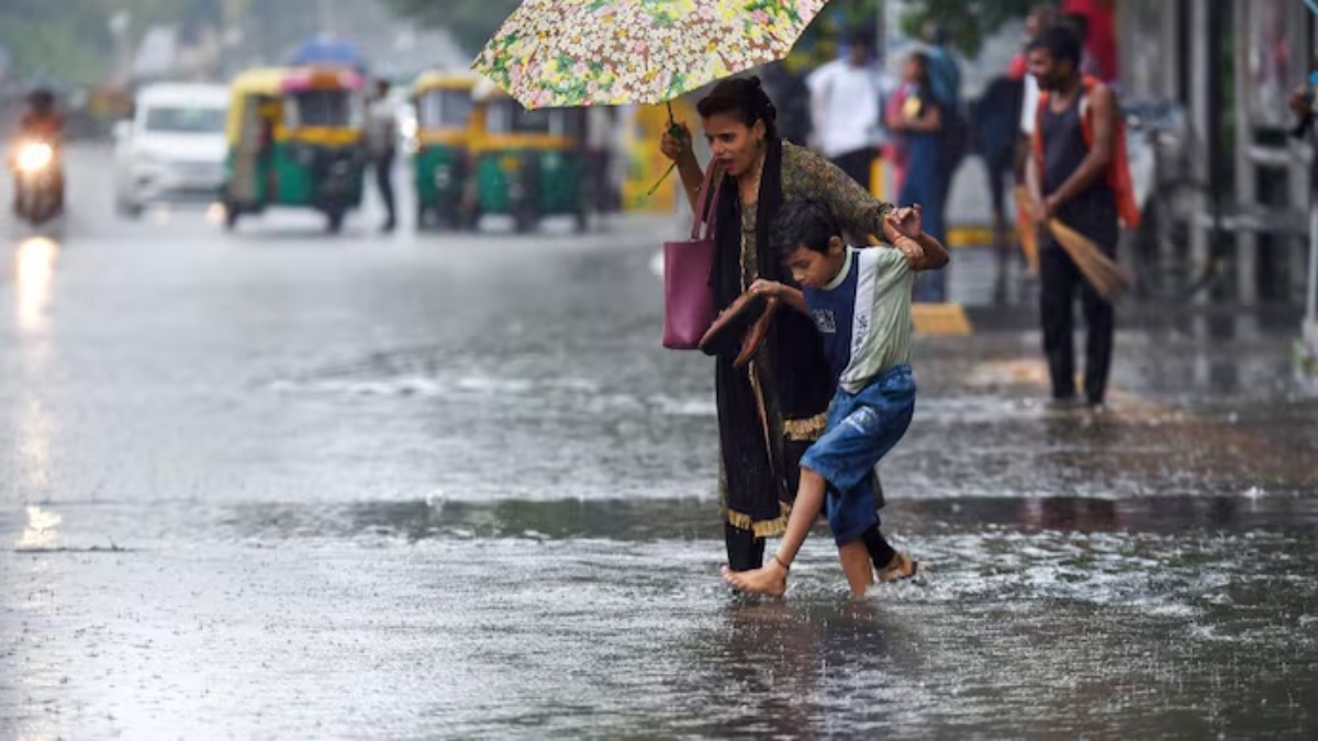 Weather Alert Today: यूपी-उत्तराखंड में भारी बारिश का Orange Alert, बिहार-झारखंड में आंधी का खतरा