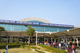 Air India Flight: वाराणसी एयरपोर्ट पर हथियार जांच के दौरान गोली चली, महिला कर्मचारी घायल