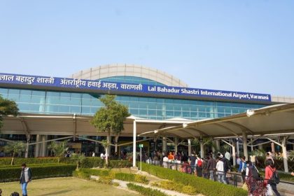 Air India Flight: वाराणसी एयरपोर्ट पर हथियार जांच के दौरान गोली चली, महिला कर्मचारी घायल