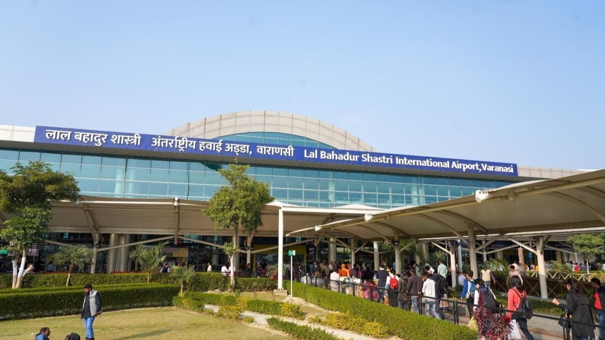 Air India Flight: वाराणसी एयरपोर्ट पर हथियार जांच के दौरान गोली चली, महिला कर्मचारी घायल