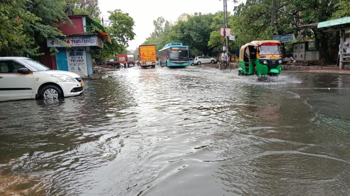 Weather Update: 16 राज्यों में बारिश का अलर्ट, यूपी-MP से दिल्ली तक बदलेगा मौसम