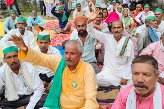Bahraich News: ज्ञापन की अनदेखी से किसान यूनियन नाराज, कलेक्ट्रेट पर 3 दिन से अनिश्चितकालीन धरना