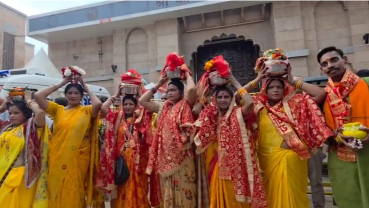 काशी विश्वनाथ पहुंची कलश यात्रा, ज्ञानवापी मामले में जल्द फैसले की मांग