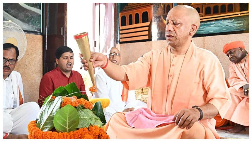 सीएम योगी गोरखनाथ मंदिर रुद्राभिषेक