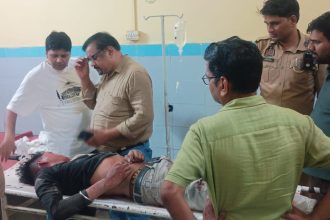 एटा: अज्ञात वाहन की टक्कर से बाइक सवार युवक गंभीर घायल, हायर सेंटर रेफर