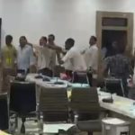 प्रयागराज जिला अधिवक्ता संघ चुनाव में हंगामा, बैलेट पेपर बिखरने पर उठे सवाल