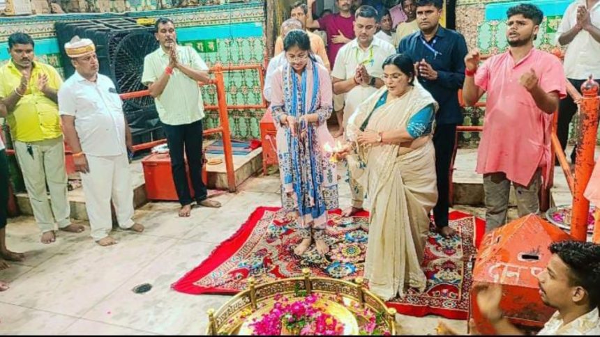 रजनी तिवारी लोधेश्वर महादेव लोधेश्वर महादेवा धाम Barabanki Latest News भगवान शिव जलाभिषेक सावन 2026 उत्तर प्रदेश मंत्री रजनी तिवारी Lodheshwar Mahadev Temple UP News Today शिव पूजा समाचार धार्मिक समाचार