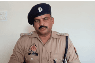 Shravasti News: प्रेम-प्रसंग में शादी की जिद, मोबाइल टावर पर चढ़ा युवक; पुलिस ने बचाया