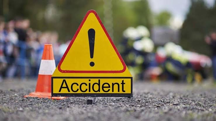 Barabanki News बाराबंकी न्यूज Barabanki Accident News बाराबंकी सड़क हादसा सफेदाबाद सड़क हादसा Lucknow Ayodhya Highway Accident लखनऊ अयोध्या हाईवे हादसा हाईवे के गड्ढे में हादसा Barabanki Road Accident सफेदाबाद एक्सीडेंट बाराबंकी सड़क दुर्घटना महिला की सड़क हादसे में मौत Lucknow Ayodhya National Highway Barabanki Breaking News