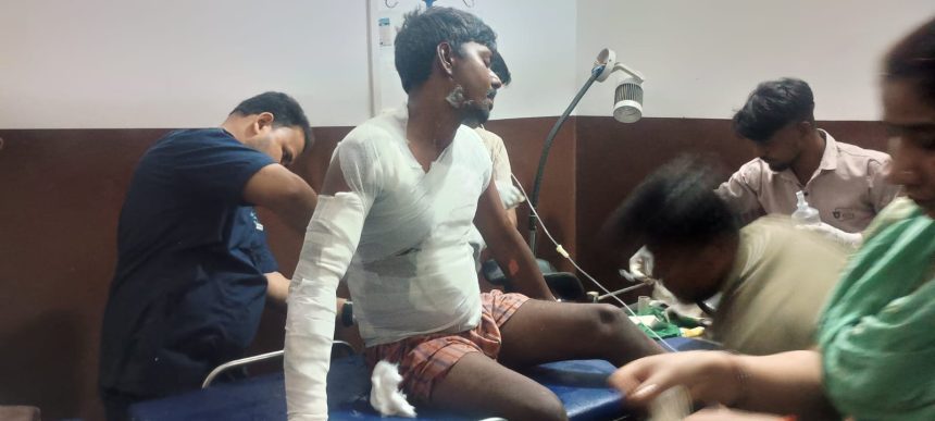 एटा में 11 हजार वोल्ट की लाइन से झुलसा युवक