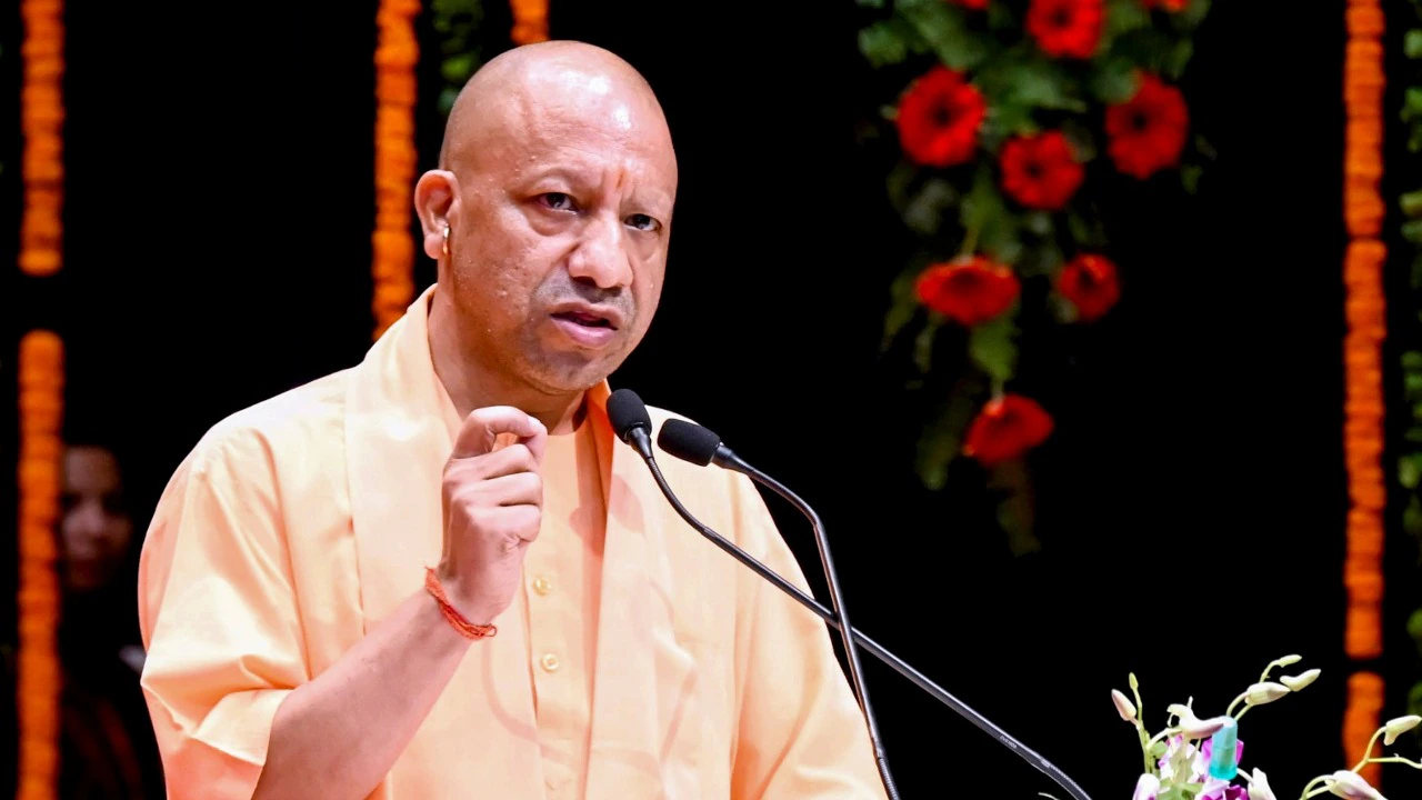 UP Politics: आजम खान के समर्थन पर CM योगी का सपा पर हमला