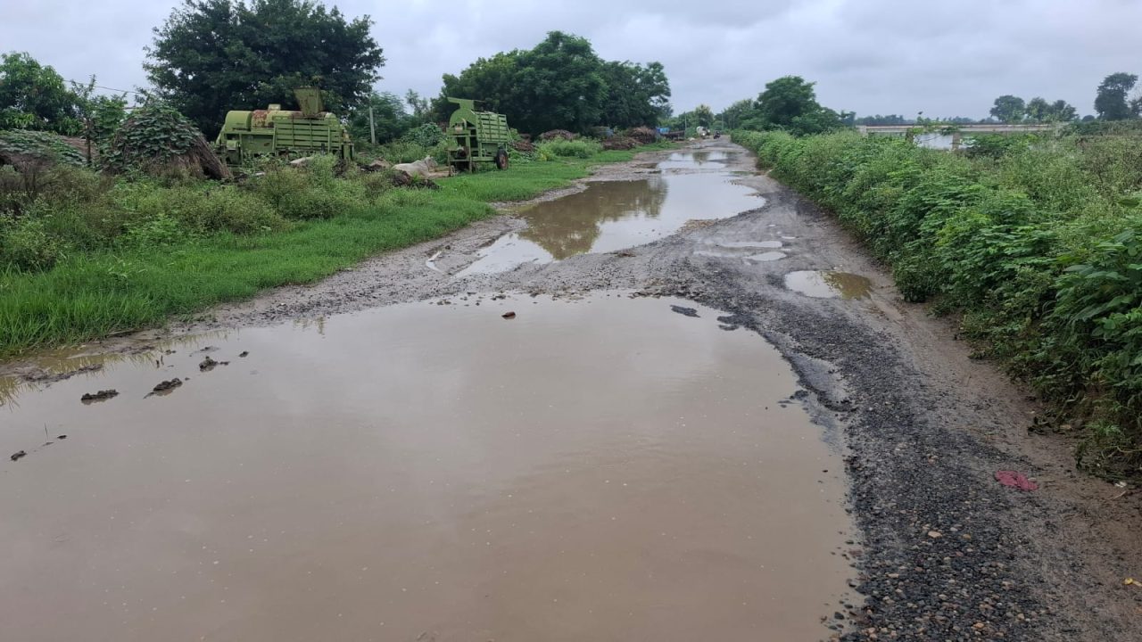 जमुनहा-भिनगा मार्ग जलभराव