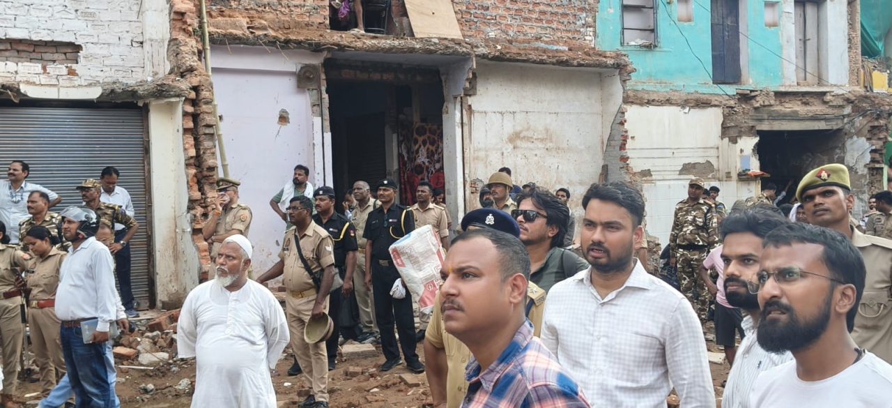 दालमंडी में चार और भवन ध्वस्त, अब सिर्फ दो बाकी; चौड़ीकरण परियोजना अंतिम चरण में
