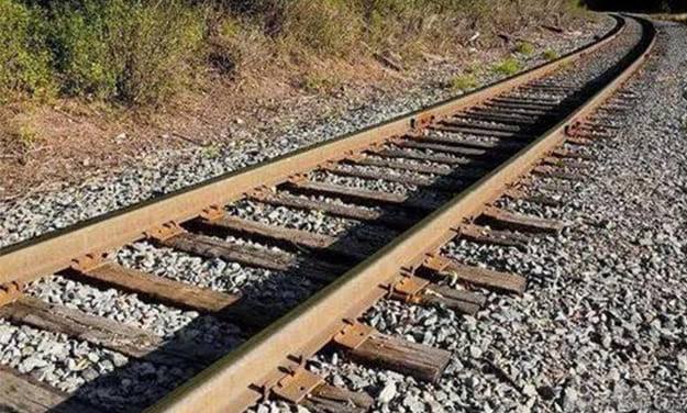 Lucknow News: रेलवे ट्रैक पर मिले दो शव, 16 वर्षीय कृष्णा की हुई पहचान; दूसरे युवक की तलाश