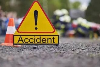 खड़े ट्रक में पीछे से घुसी बाइक, दवा लेकर घर लौट रहे युवक की मौत