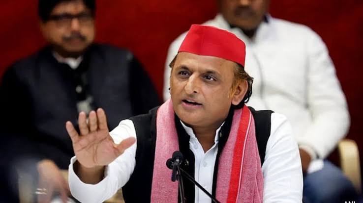 Akhilesh Yadav on Yogi Government: एक लाख नौकरी के वादे पर अखिलेश का तंज, कानून-व्यवस्था पर भी घेरा