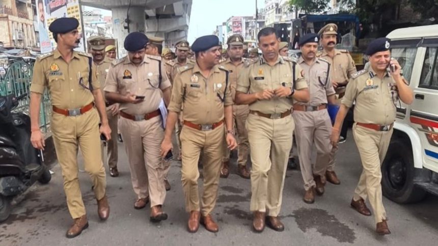 Lucknow Chemical Attack लखनऊ बैंक मैनेजर पर हमला लखनऊ न्यूज आलमबाग केमिकल अटैक महिला बैंक मैनेजर पर हमला लखनऊ क्राइम न्यूज लखनऊ पुलिस जांच ज्वलनशील केमिकल से हमला बैंक मैनेजर पर एसिड अटैक लखनऊ अपराध समाचार यूपी क्राइम न्यूज महिला सुरक्षा लखनऊ आलमबाग थाना केस लखनऊ ताजा खबर CCTV फुटेज से आरोपी की तलाश