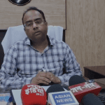 NH-730 jam news श्रावस्ती NH-730 जाम मामला Truck challan news ARTO Mohd Azim statement ट्रक चालान के बाद जाम श्रावस्ती परिवहन विभाग कार्रवाई इकौना पुलिस कार्रवाई UP traffic news Uttar Pradesh latest news रोड टैक्स बकाया चालान हाई सिक्योरिटी नंबर प्लेट नियम प्रेशर हॉर्न चालान सरकारी कार्य में बाधा मामला श्रावस्ती न्यूज