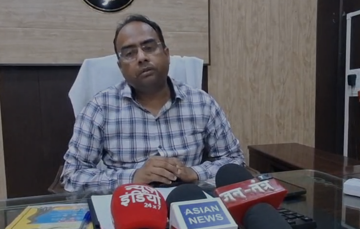 NH-730 jam news श्रावस्ती NH-730 जाम मामला Truck challan news ARTO Mohd Azim statement ट्रक चालान के बाद जाम श्रावस्ती परिवहन विभाग कार्रवाई इकौना पुलिस कार्रवाई UP traffic news Uttar Pradesh latest news रोड टैक्स बकाया चालान हाई सिक्योरिटी नंबर प्लेट नियम प्रेशर हॉर्न चालान सरकारी कार्य में बाधा मामला श्रावस्ती न्यूज