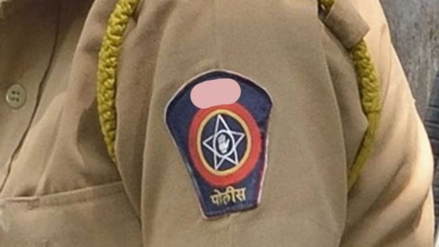 हाथरस दरोगा मामला, रोडवेज बस विवाद, हाथरस न्यूज, दरोगा निलंबित, रोडवेज बस में फ्री सफर, पुलिस की दबंगई, यूपी पुलिस, हाथरस पुलिस, वायरल वीडियो, रोडवेज बस यात्रियों की तलाशी, पुलिसकर्मी की दबंगई, UP Police News, Hathras News, Roadways Bus News, Daroga Suspended