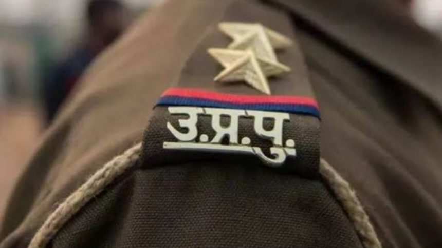 Gorakhpur police news गोरखपुर दरोगा मामला बड़हलगंज कोतवाली खबर दरोगा पर रिश्वत मांगने का आरोप यूपी पुलिस FIR मामला Gorakhpur crime news पुलिस अधिकारी पर आरोप UP police news today कोर्ट का FIR आदेश भ्रष्टाचार निवारण अधिनियम रिश्वत मांगने का मामला पुलिस प्रताड़ना मामला Gorakhpur latest news Uttar Pradesh crime news
