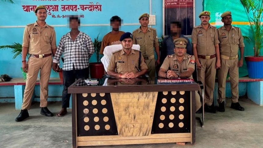 Chandauli temple theft case चंदौली मंदिर चोरी बलुआ पुलिस कार्रवाई मंदिर से चोरी करने वाले गिरफ्तार Temple theft news in Hindi चंदौली क्राइम न्यूज UP crime news today मंदिर चोरी का खुलासा पूजा सामग्री चोरी मामला पीतल के घंटे चोरी शातिर चोर गिरफ्तार Chandauli police news Uttar Pradesh crime news बलुआ थाना पुलिस कार्रवाई