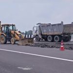 Kanpur Lucknow Expressway कानपुर लखनऊ एक्सप्रेसवे Kanpur Lucknow Expressway News कानपुर लखनऊ एक्सप्रेसवे सड़क धंसी कानपुर लखनऊ एक्सप्रेसवे में दरार Kanpur Lucknow Expressway latest news कानपुर लखनऊ एक्सप्रेसवे निर्माण गुणवत्ता NHAI Kanpur Lucknow Expressway कानपुर लखनऊ एक्सप्रेसवे 53 जगह धंसा कानपुर लखनऊ एक्सप्रेसवे पैचवर्क