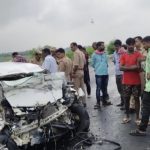 Auraiya News: बुंदेलखंड एक्सप्रेसवे पर ट्रक में घुसी कार, दो की मौत और तीन घायल